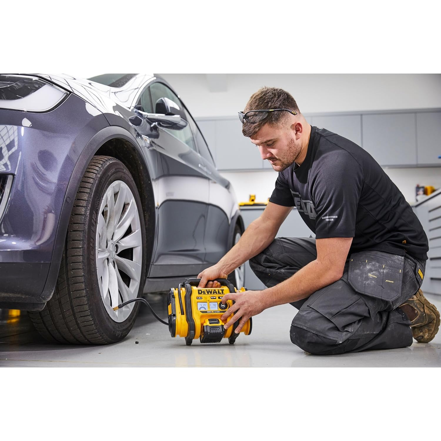 DEWALT 18V XR Inflator